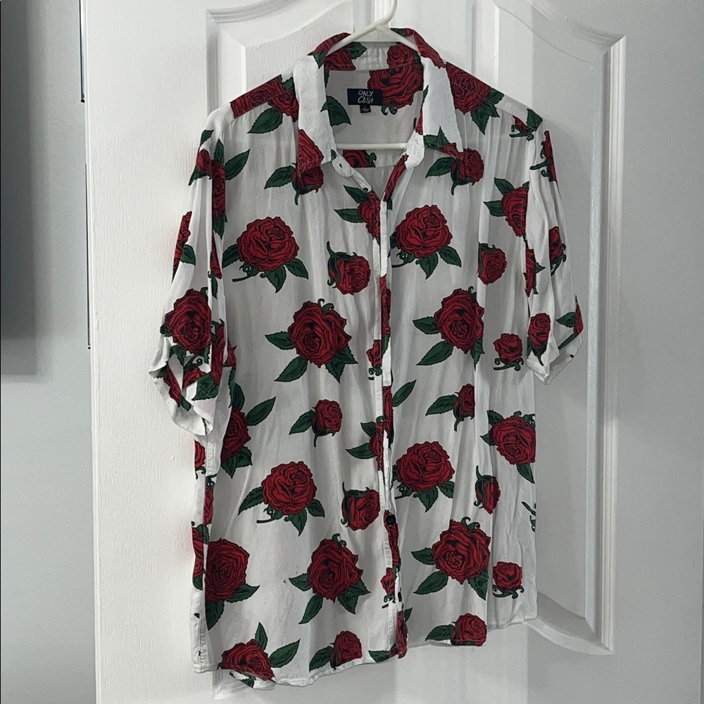 🌹Rose print button up🌹
 Can be used as a cover up